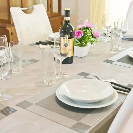 La'deli - - Grande Con Parcheggio, Nefltix, Giardino, Terrazzo Daire *